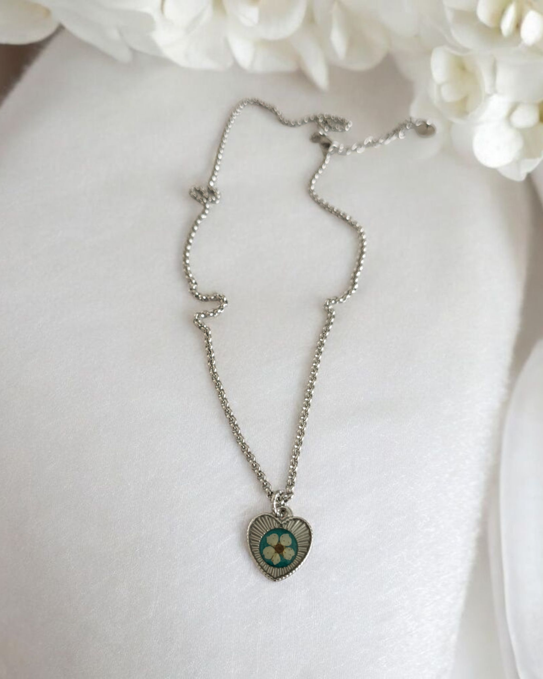 Collana_LUZ_con_fiore_Spirea_bianca_-_Unima_Design_2