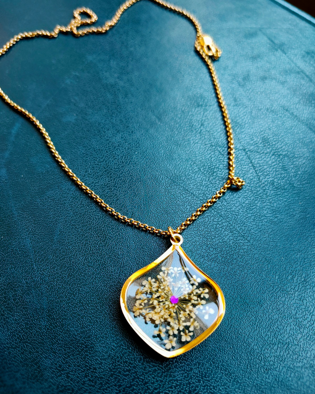Collana PETALO con il fiore "Pizzo della Regina Anna bianco" - Unima Design