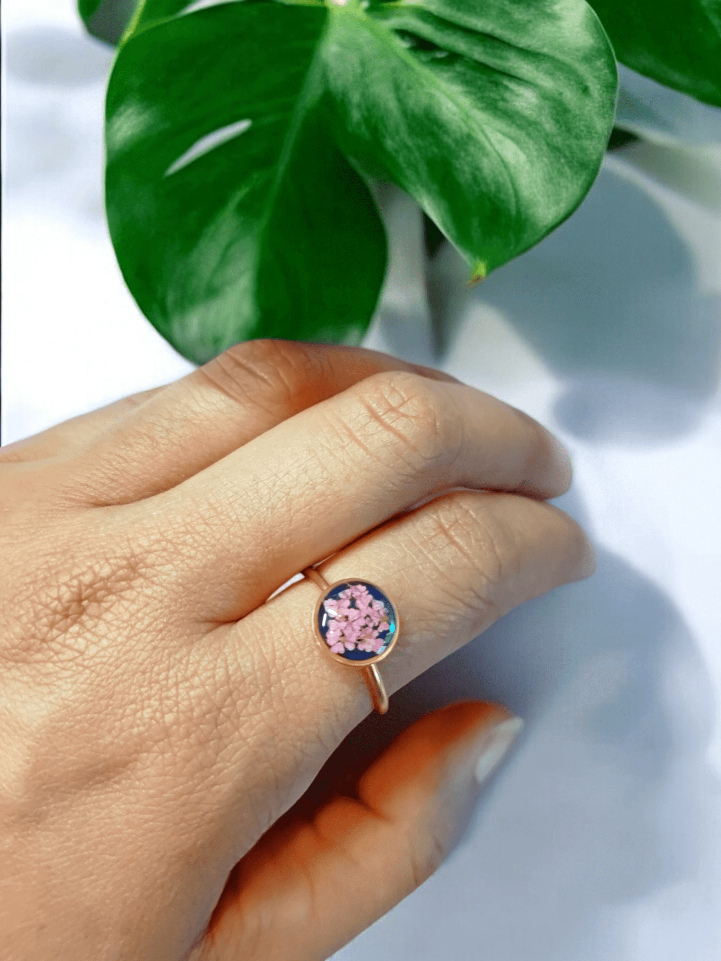 Anello LUNA regolabile con "fiore Pizzo della Regina Anna fucsia" - Unima Design