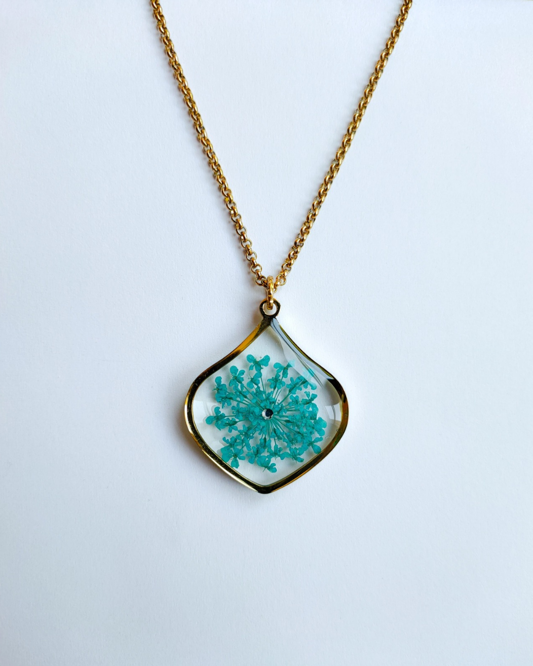 Collana PETALO con fiore "Pizzo della Regina Anna turchese"