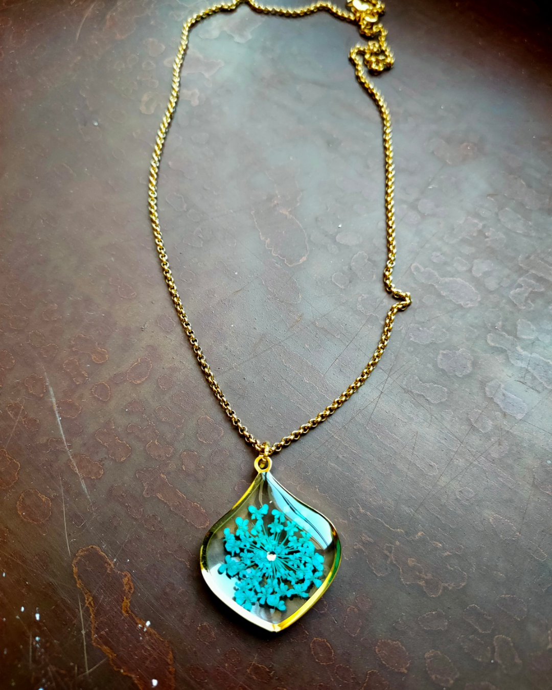 Collana PETALO con fiore "Pizzo della Regina Anna turchese"