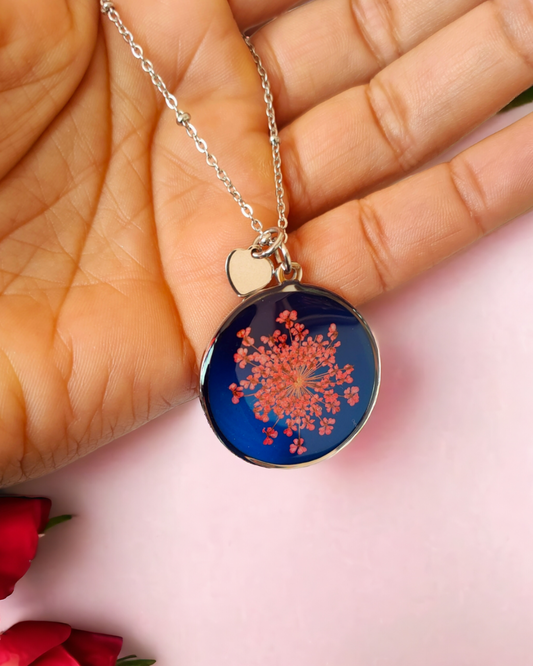 Collana ORBITA con fiore "Pizzo della Regina Anna rosso" - Unima Design