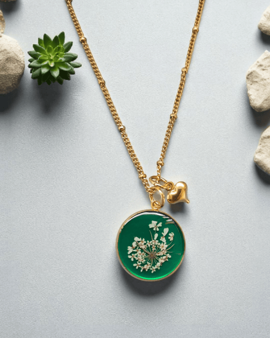 Collana CROMOSFERA con resina verde e fiore "Pizzo della Regina Anna" - Unima Design
