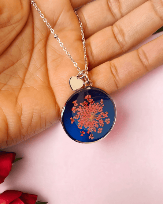 Collana ORBITA con fiore "Pizzo della Regina Anna rosso" - Unima Design