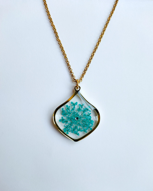 Collana PETALO con fiore "Pizzo della Regina Anna turchese"