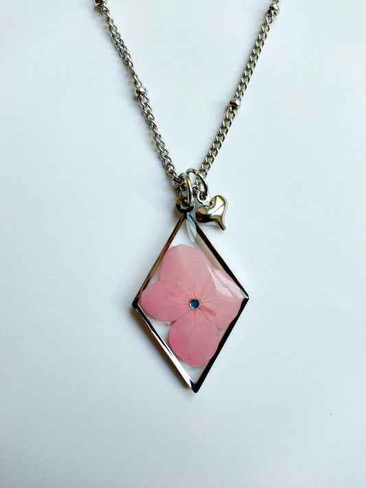 Collana ROMBO con fiore "Ortensia rosa"